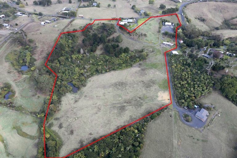 Photo of property in 11 Brewster Road, Pukekawa, Tuakau, 2696