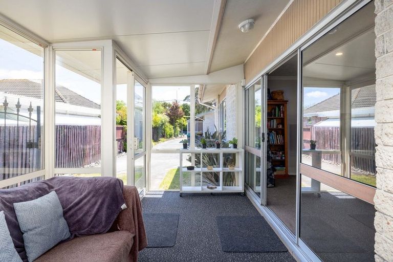 Photo of property in 2/272 Centaurus Road, Hillsborough, Christchurch, 8022