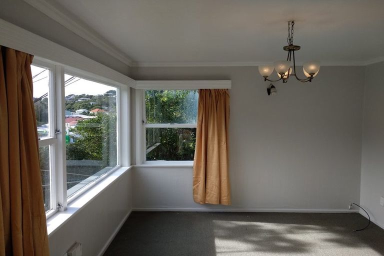 Photo of property in 88 Newlands Road, Newlands, Wellington, 6037