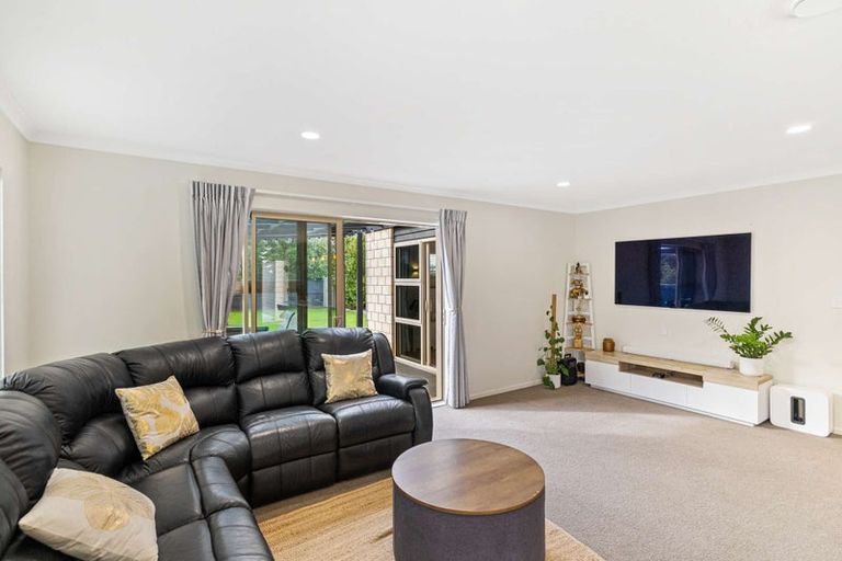 Photo of property in 15 Little Oaks Drive, Yaldhurst, Christchurch, 8042