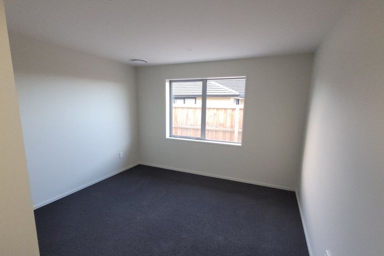 Photo of property in 1 Mccahon Drive, Rangiora, 7400