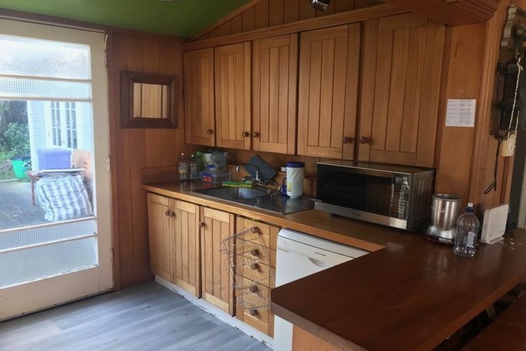 Photo of property in 1 Linwood Way, Island Bay, Wellington, 6023