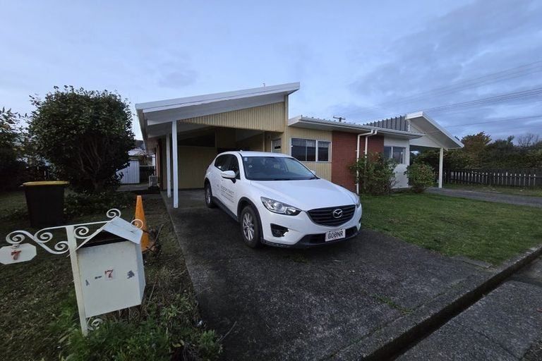 Photo of property in 7 Puriri Place, Levin, 5510