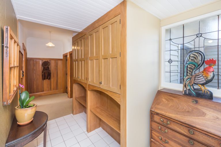 Photo of property in 92 Martin Avenue, Beckenham, Christchurch, 8023