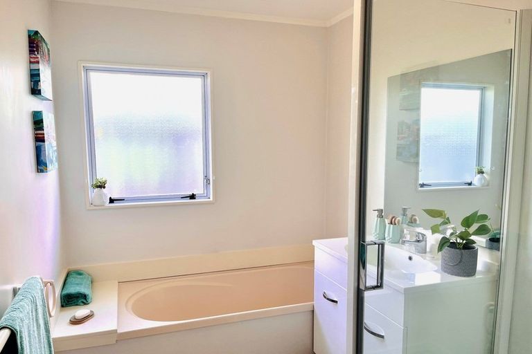 Photo of property in 30 Macalister Place, Miramar, Wellington, 6022