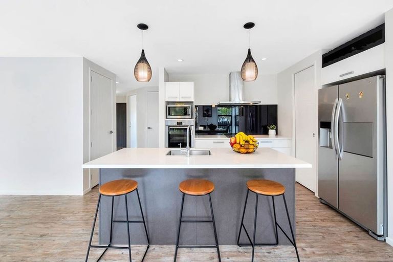 Photo of property in 6a Humphrey Kemp Avenue, Henderson, Auckland, 0612