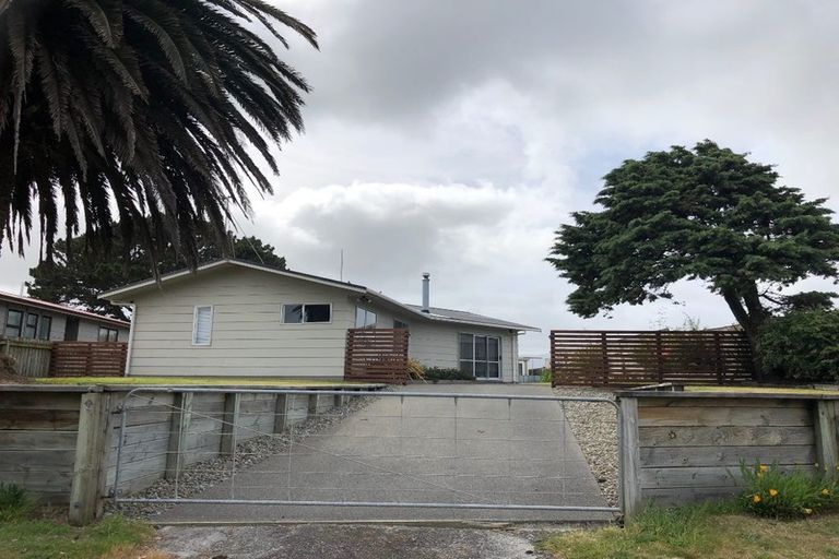 Photo of property in 52 Sarah Street, Waikawa Beach, Levin, 5573