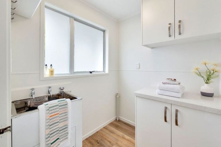 Photo of property in 12 Topliss Drive, Northcross, Auckland, 0632