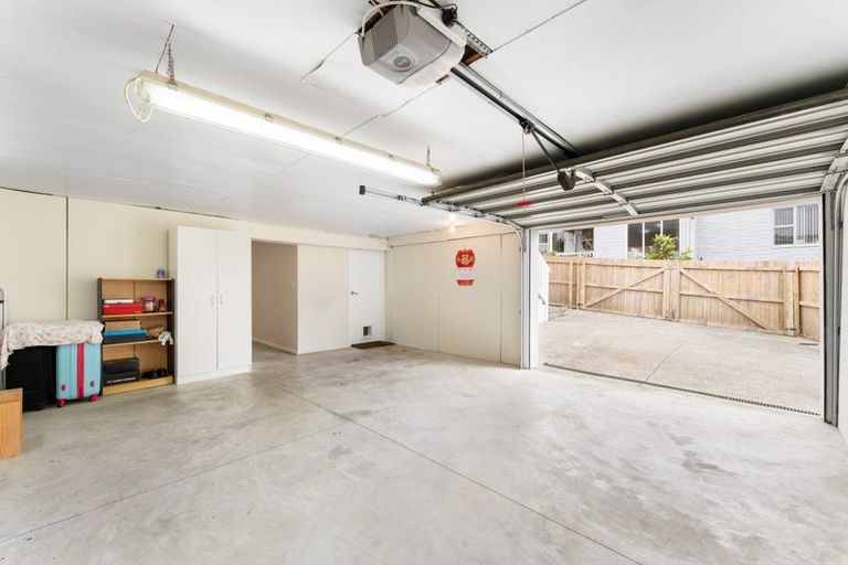 Photo of property in 1/625 Beach Road, Rothesay Bay, Auckland, 0630