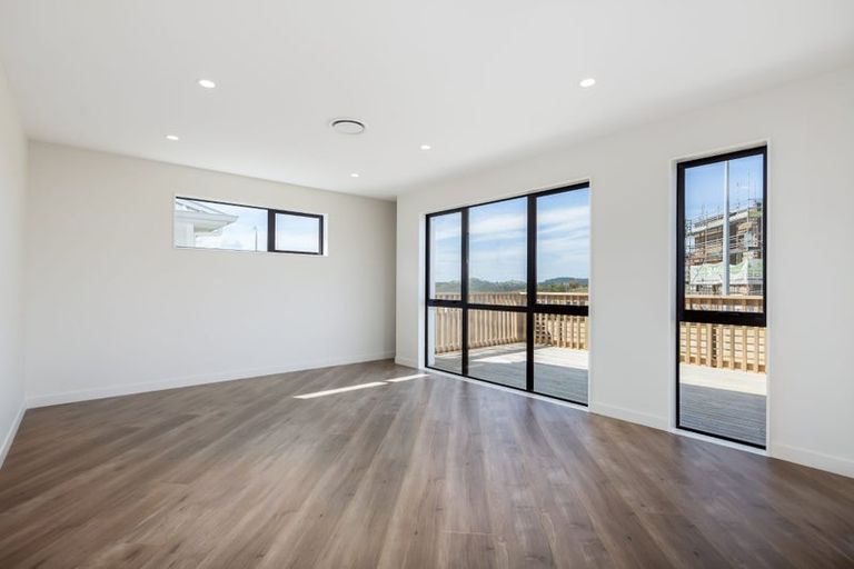 Photo of property in 1 Sunnyheights Road, Orewa, 0931