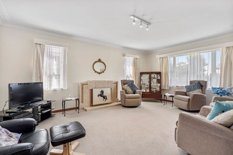 Photo of property in 206 Te Atatu Road, Te Atatu South, Auckland, 0610