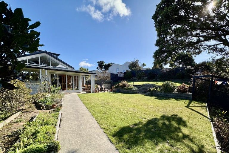 Photo of property in 45 The Crescent, Roseneath, Wellington, 6011