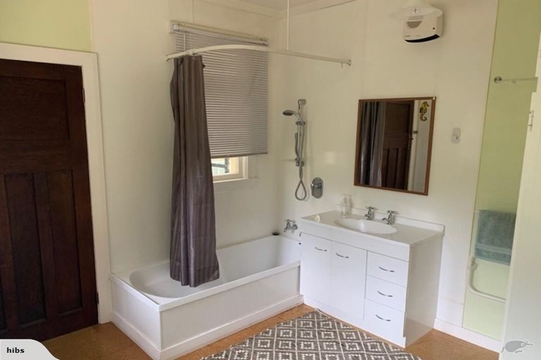 Photo of property in 16a Mclelland Street, Macandrew Bay, Dunedin, 9014