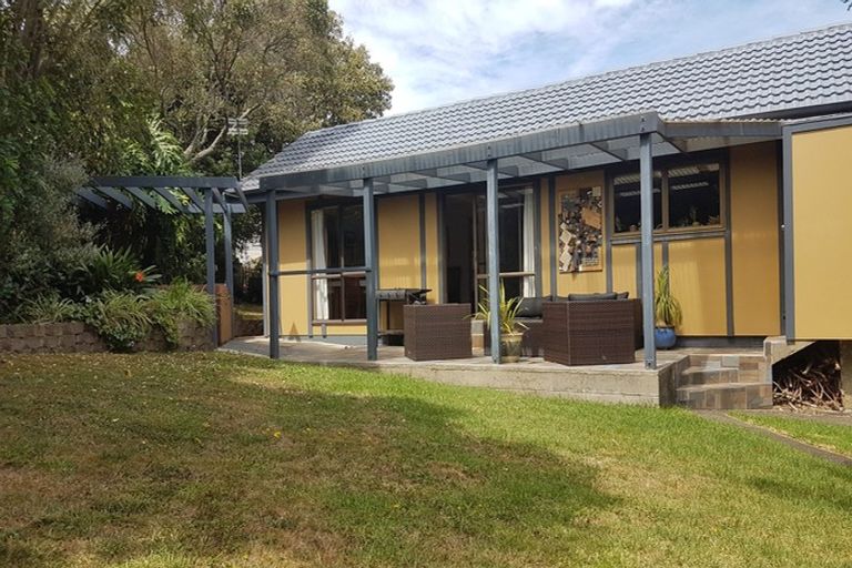 Photo of property in 3 Marendellas Drive, Bucklands Beach, Auckland, 2014