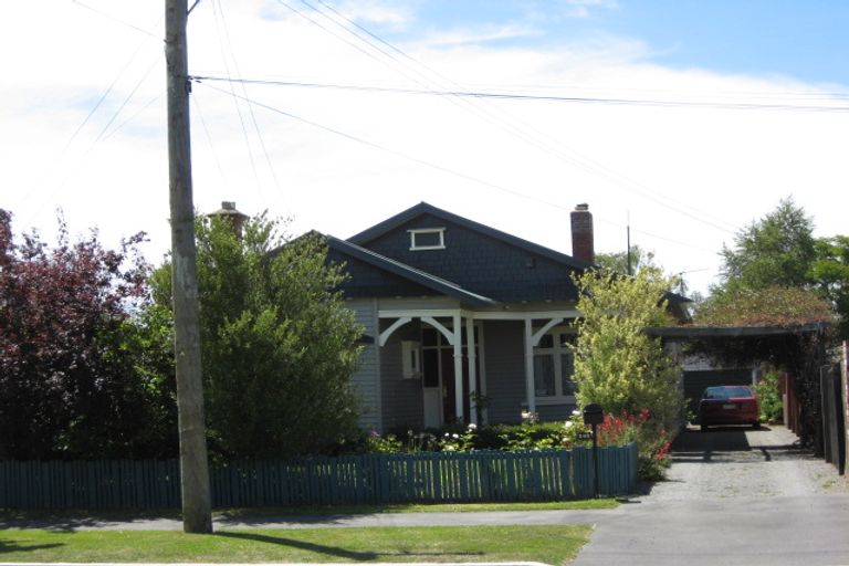 Photo of property in 246 Geraldine Street, Edgeware, Christchurch, 8013