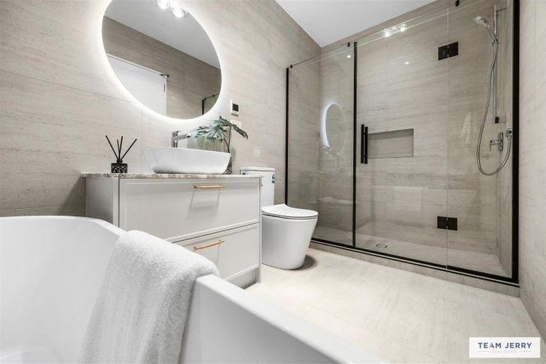 Photo of property in 37 Maungakaraka Road, Karaka, 2580