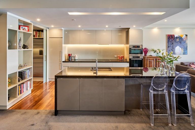 Photo of property in Clyde Quay Wharf, 2b/6 Clyde Quay Wharf, Te Aro, Wellington, 6011