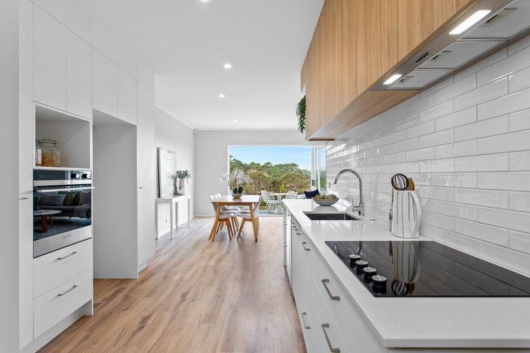 Photo of property in 27 William Calvert Drive, Swanson, Auckland, 0614