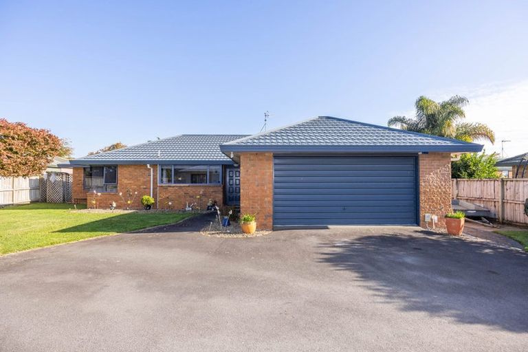 Photo of property in 23 Waiwherowhero Drive, St Andrews, Hamilton, 3200