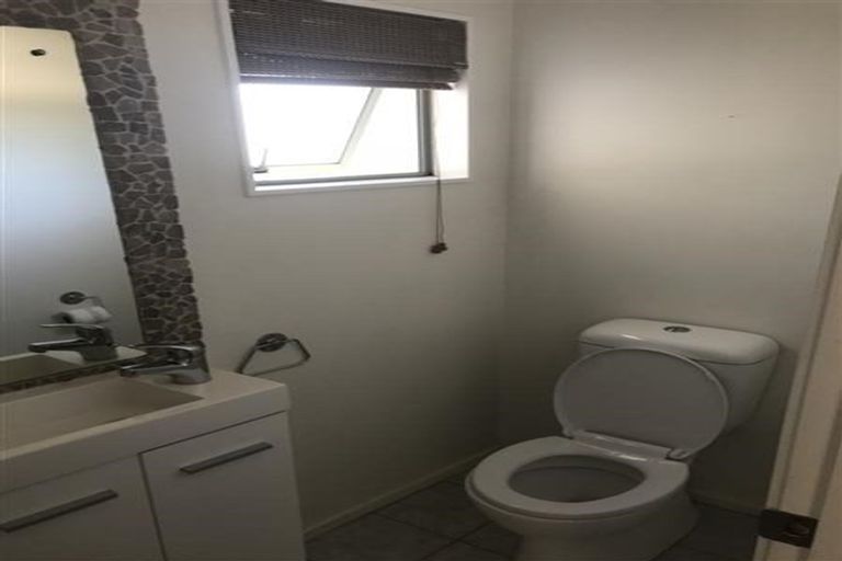 Photo of property in 2/9 Tyne Road, Forrest Hill, Auckland, 0620