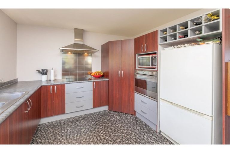 Photo of property in 2 Evergreen Place, Parklands, Christchurch, 8083