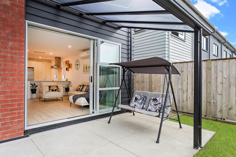 Photo of property in 16 Gilbert Hall Way, Swanson, Auckland, 0614