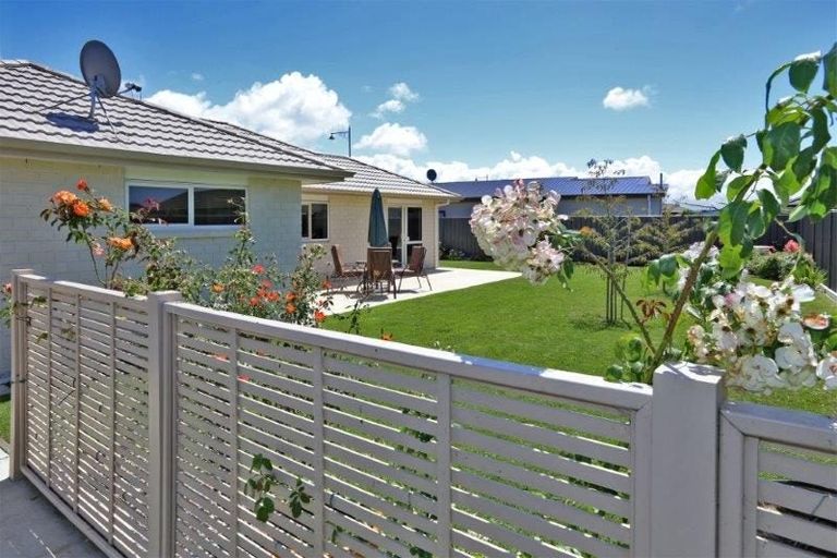 Photo of property in 58 Orotu Drive, Poraiti, Napier, 4112