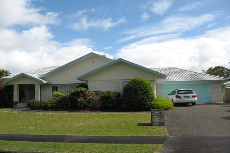 Photo of property in 11 Perotti Place, Conifer Grove, Takanini, 2112