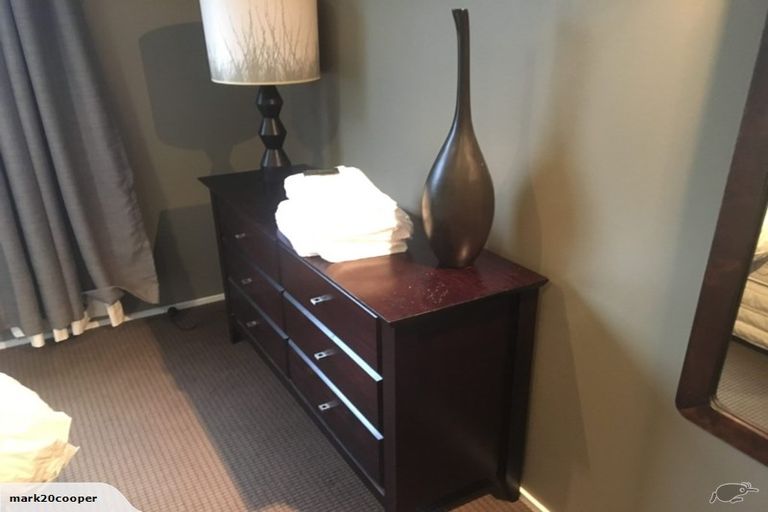 Photo of property in 35 North Terrace, Kelburn, Wellington, 6012