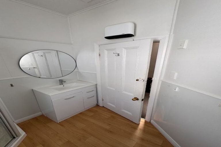 Photo of property in 19 Holloway Road, Aro Valley, Wellington, 6021