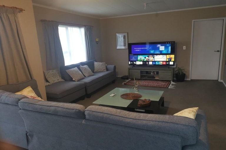 Photo of property in 35 Almora View, Ascot Park, Porirua, 5024
