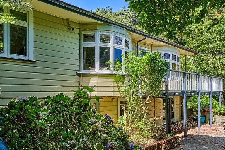 Photo of property in 13 Mahina Road, Mahina Bay, Lower Hutt, 5013