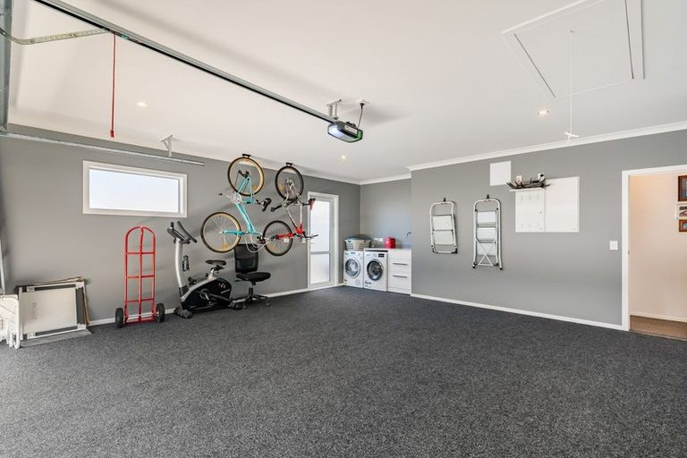 Photo of property in 35 Kurth Crescent, Silverstream, Upper Hutt, 5019