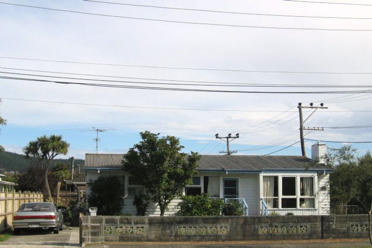 Photo of property in 10 Bathurst Street, Silverstream, Upper Hutt, 5019