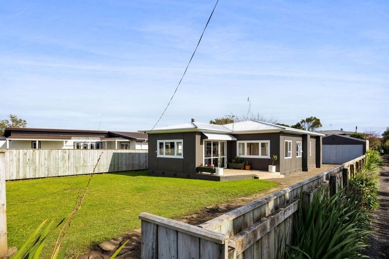 Photo of property in 464 South Road, Omata, New Plymouth, 4374