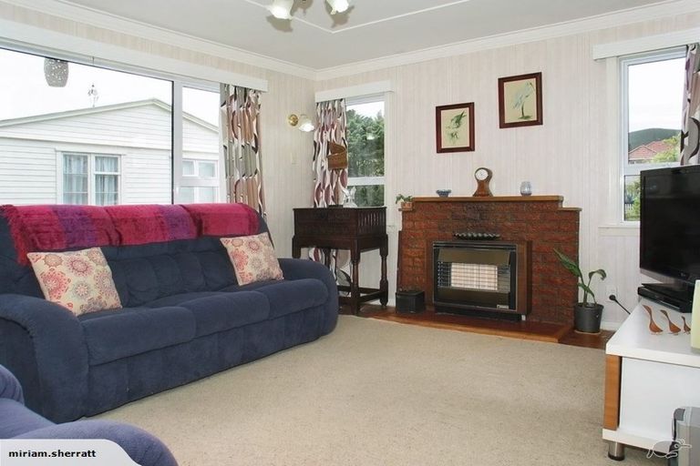 Photo of property in 4 Luckie Street, Tawa, Wellington, 5028