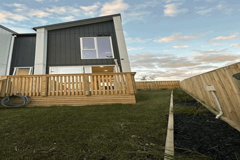 Photo of property in 24 Ramwall Place, Weymouth, Auckland, 2103