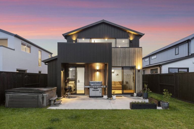 Photo of property in 31 Hinaki Street, Poike, Tauranga, 3112