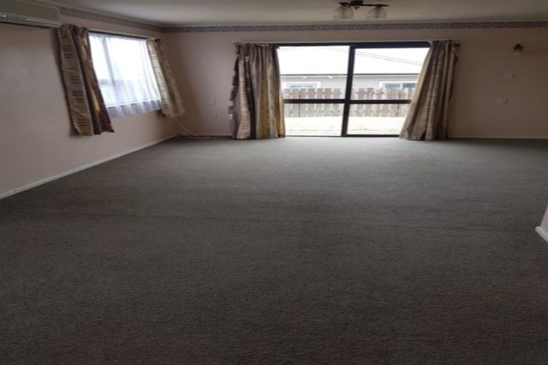 Photo of property in 20 Rice Crescent, Newlands, Wellington, 6037