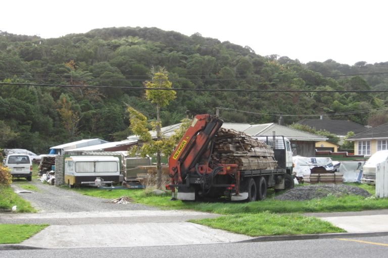 Photo of property in 5 Horoeka Street, Stokes Valley, Lower Hutt, 5019