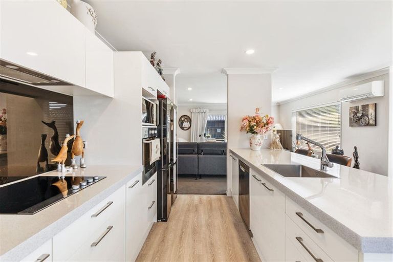 Photo of property in 5 Amoka Crescent, Parklands, Christchurch, 8083