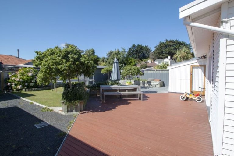 Photo of property in 127 Hargest Crescent, Saint Clair, Dunedin, 9012