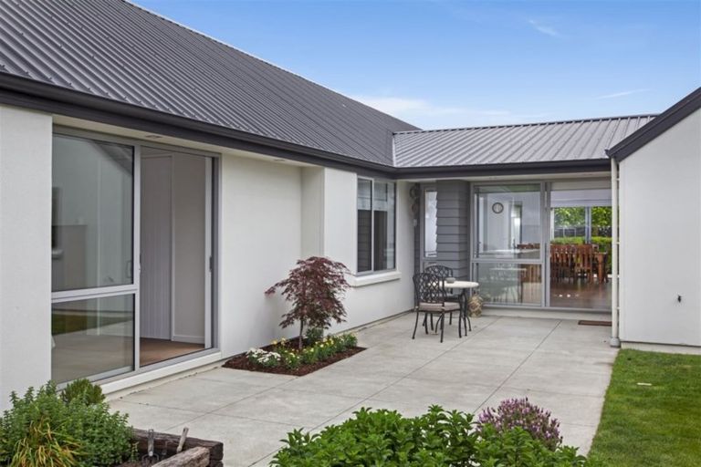 Photo of property in 17 Crown Close, Prebbleton, 7604