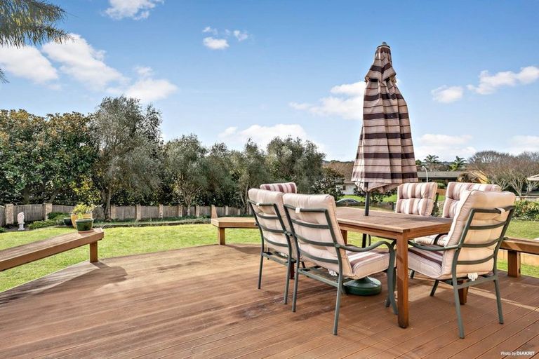 Photo of property in 16 Sunny Crescent, Huapai, Kumeu, 0810