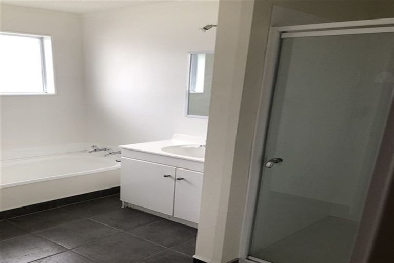 Photo of property in 26 Glen Road, Stokes Valley, Lower Hutt, 5019