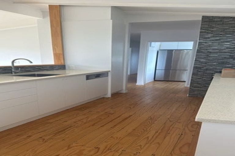 Photo of property in 1/248 Birkdale Road, Birkdale, Auckland, 0626