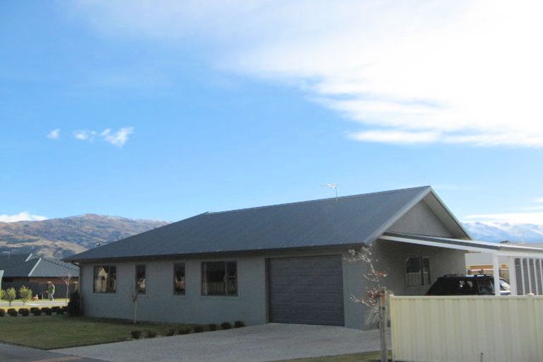 Photo of property in 13 Matthews Crescent, Cromwell, 9310