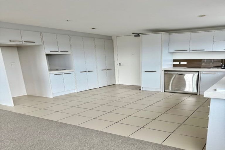 Photo of property in Bella Vista, 2d/84 Gunner Drive, Te Atatu Peninsula, Auckland, 0610