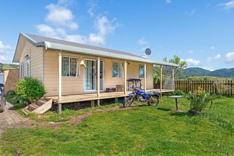 Photo of property in 63 Wharf Road, Hicks Bay, Tikitiki, 4087