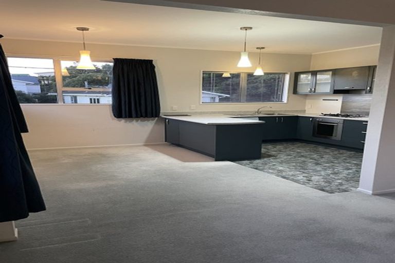 Photo of property in 1 Cyril Way, Paparangi, Wellington, 6037